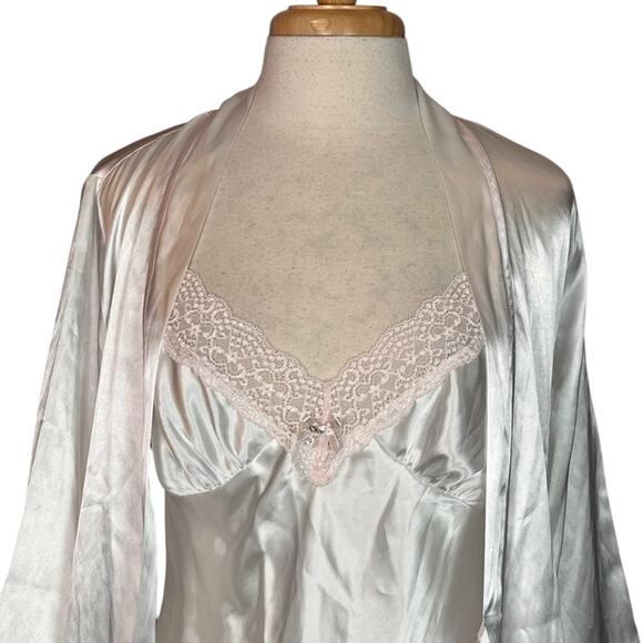 Linea Donatella Ivory 2 Pc Short Chemise & Embroidered Mrs. Robe Set Medium NWT - Picture 2 of 13